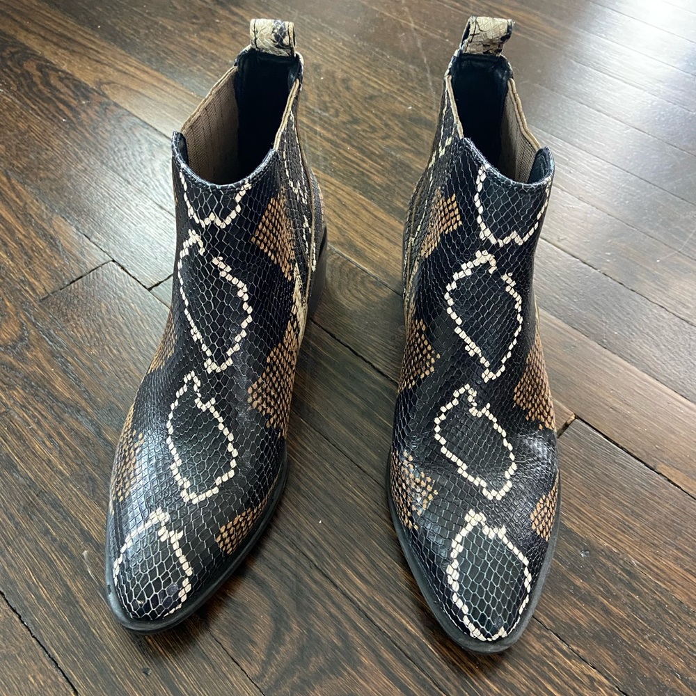 Crown Vintage brown multi color boot